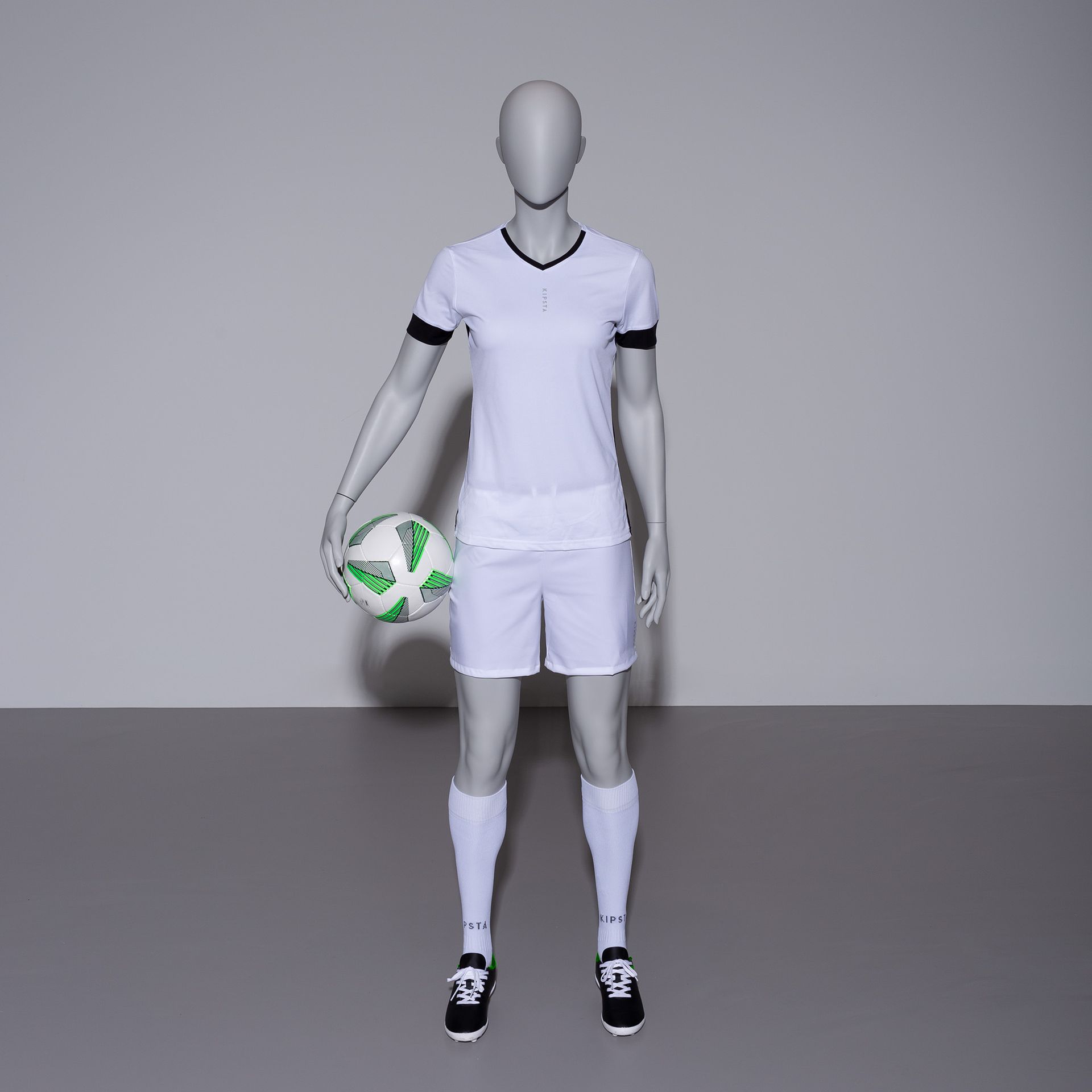 BINK - Mannequin sportif de football, femme, gris, tête abstraite, pose debout 16
