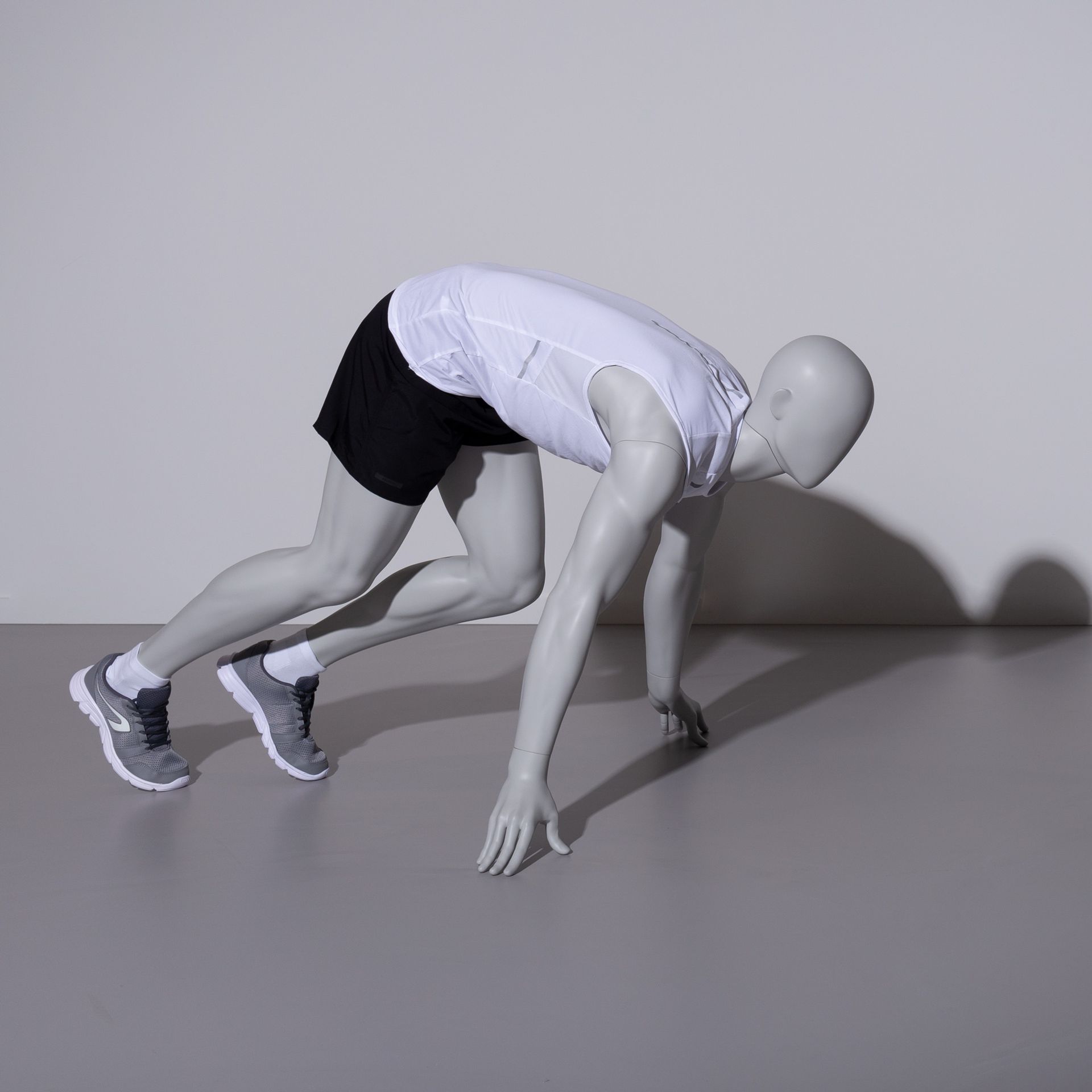BINK - Start to run sport mannequin, male, grey, abstract head, pose 303