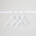 Witte kapstok met anti slip broeklat voor volwassenen, 44 cm breedte, nikkel haak - doos van 100 stuks.