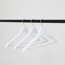 Witte kapstok met anti slip broeklat voor volwassenen, 44 cm breedte, nikkel haak - doos van 100 stuks.