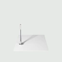 Witte abstracte damesetalagepop, met abstract hoofd, wit gepoederlakte metalen voetplaat, pose FM001