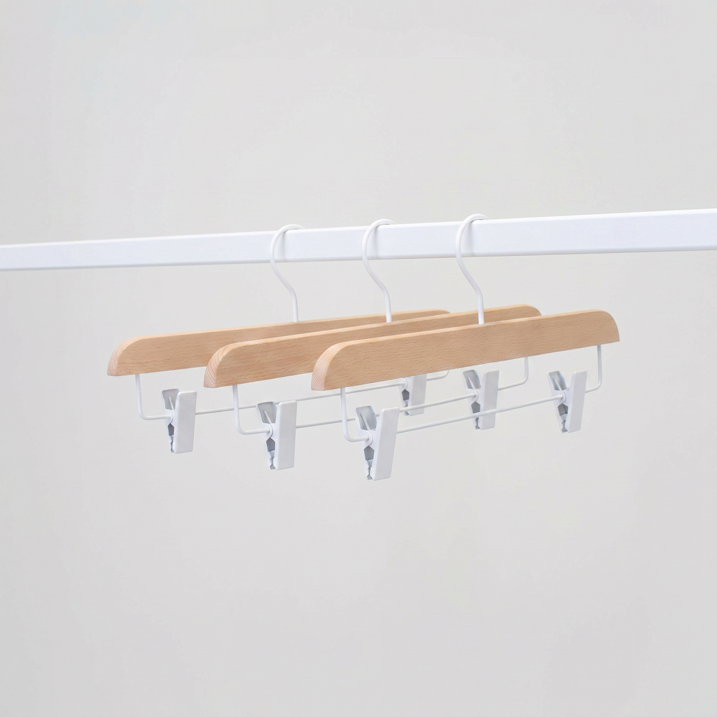 BINK - Buchenholz-Kleiderbügel mit Clips, 36 cm Breite, weißer Haken – Karton mit 50 Stück.