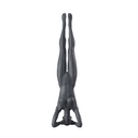 Mannequin sportif de yoga, femme, gris graphite, tête abstraite, pose 38