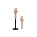 Duo de mains féminines en bois : main droite autoportante, main gauche sur support réglable en métal noir