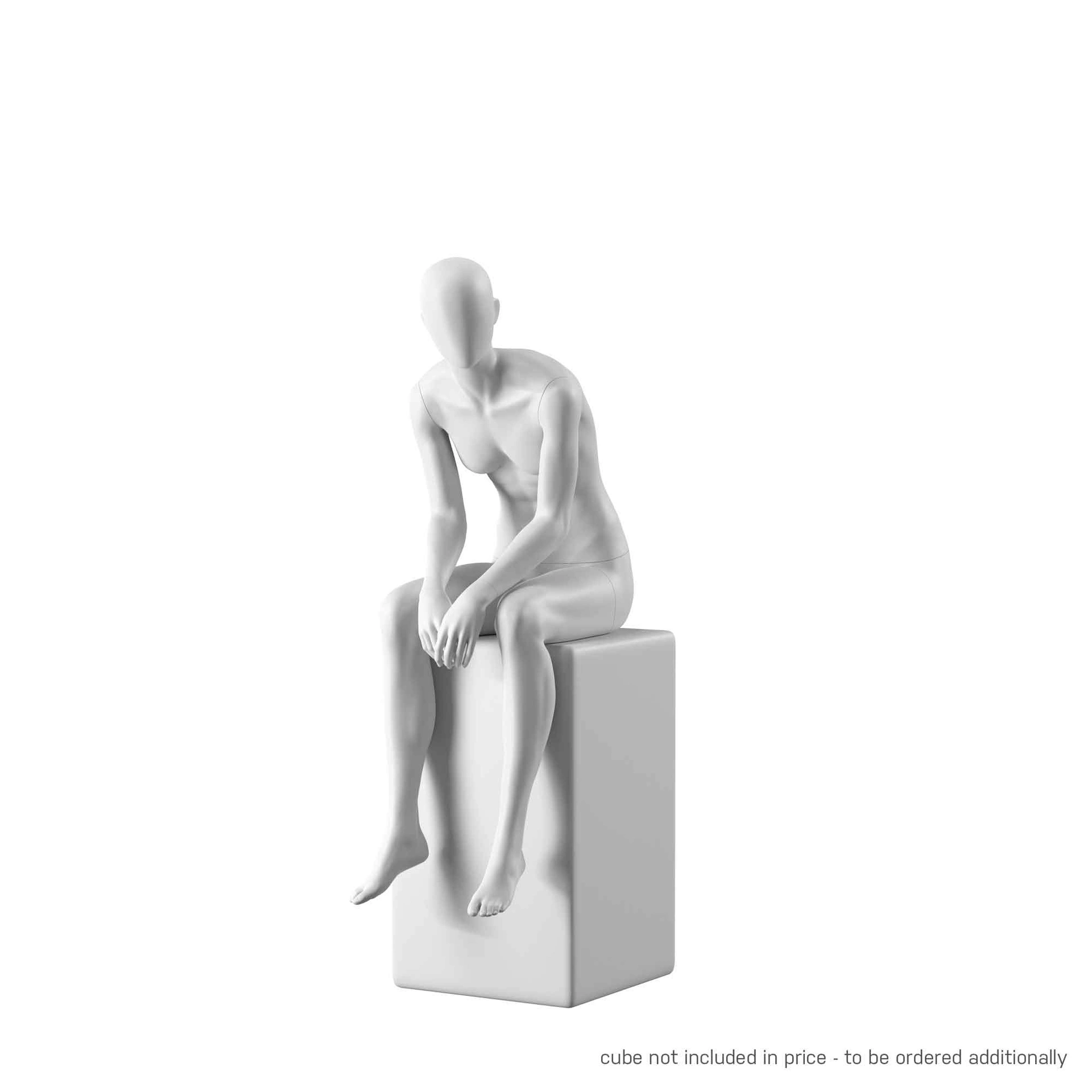BINK - Mannequin réaliste, femme, style urbain, tête abstraite, couleur blanc mat, pose asisse 001