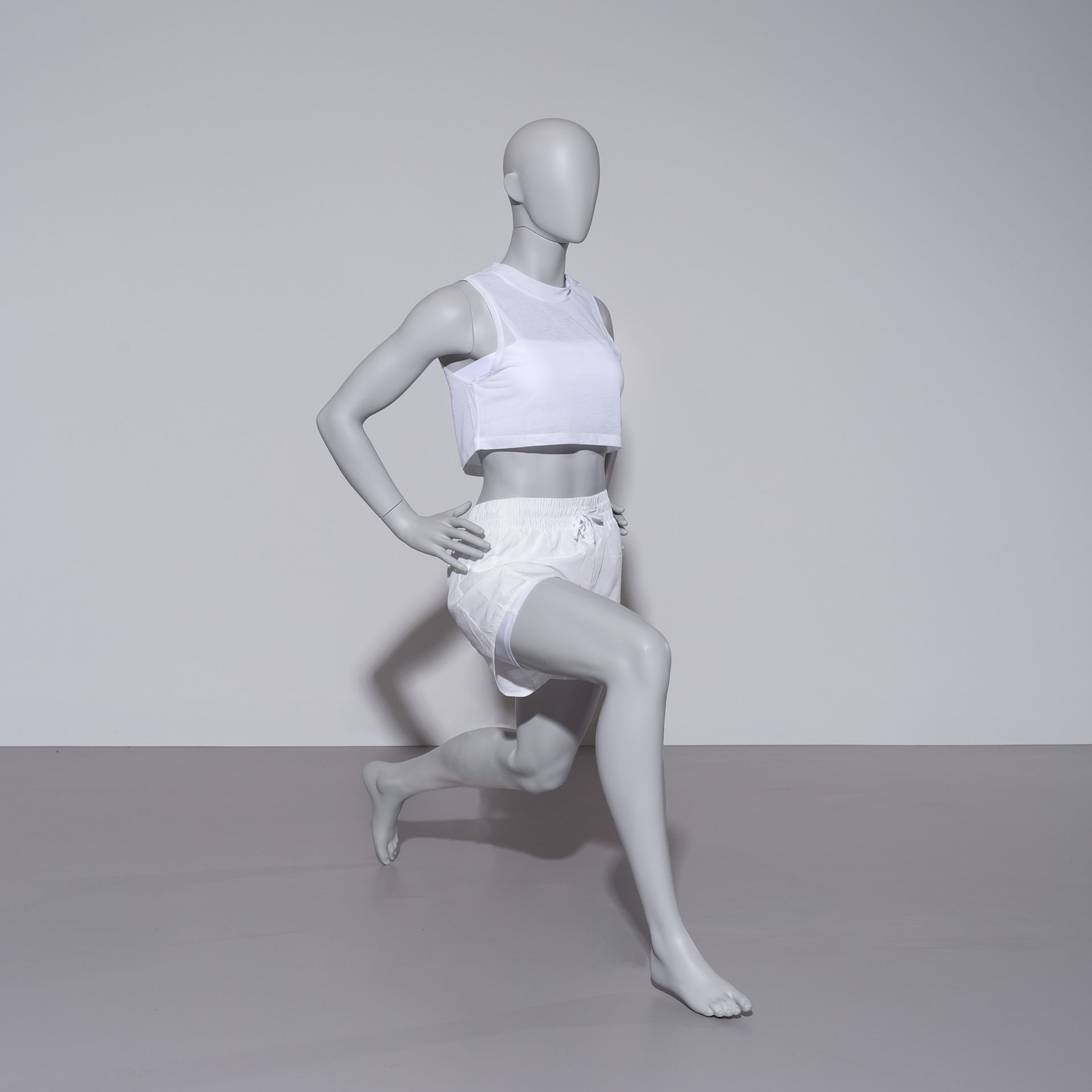 BINK - Stretching sport dames mannequin, grijs, abstract hoofd, staande pose 06